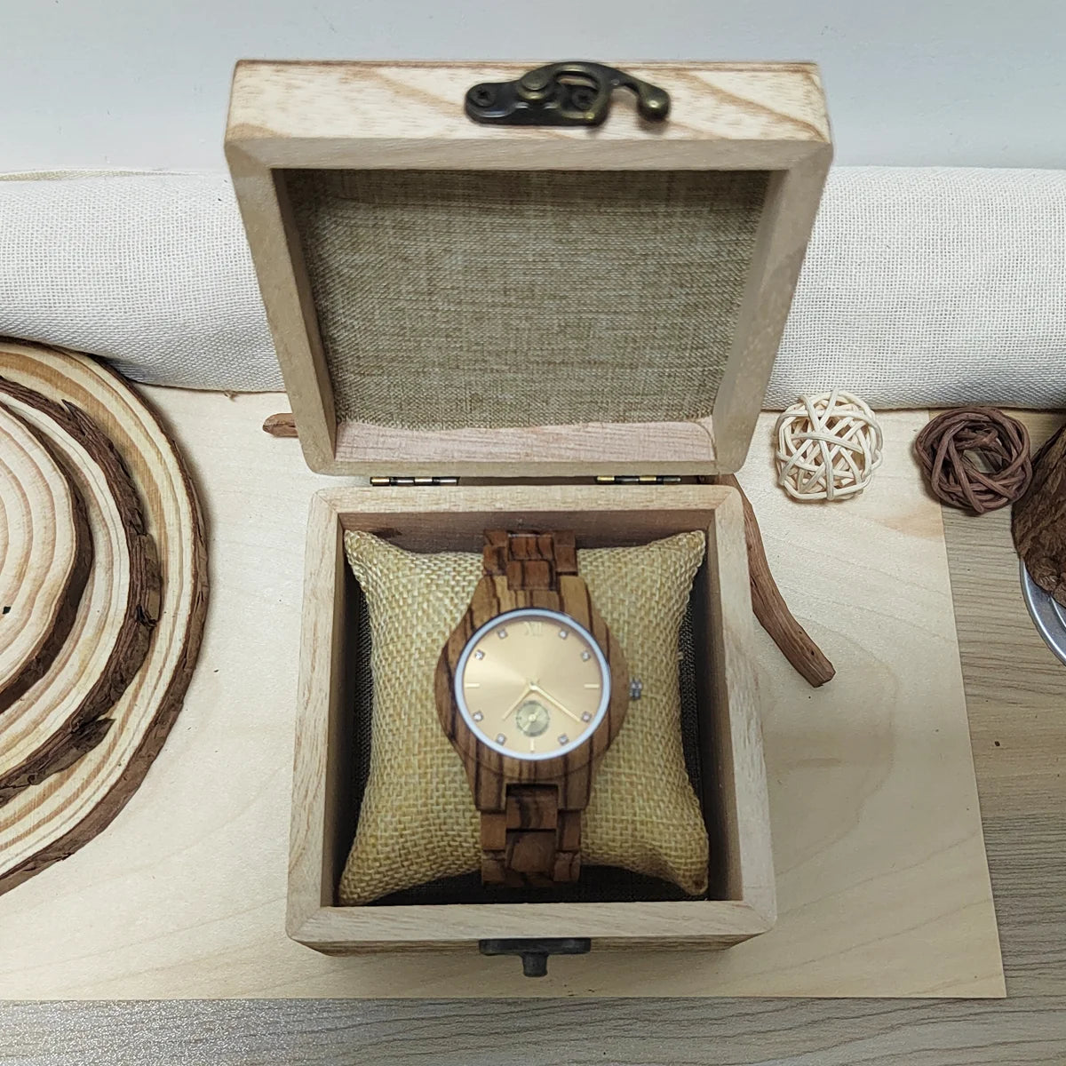 Wood Women Watches Wrist for Woman Luxury Fashion Ladies Quartz Wristwatches Luminous Date Week Wooden Watch Girlfriend Gift