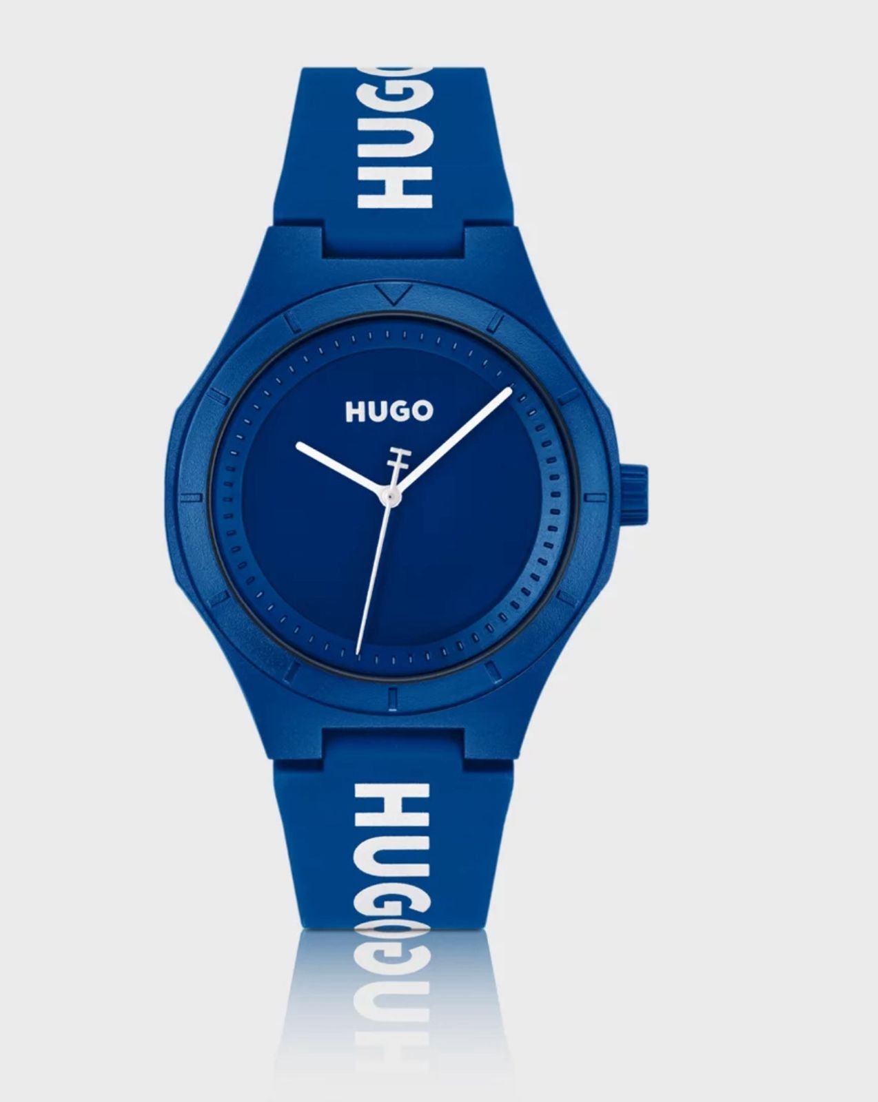 Relogio azul com bracelete de silicone com logotipo